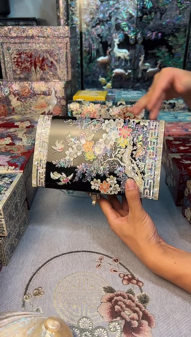 鱼锁满贝底·弘贝雅螺钿漆器文化馆