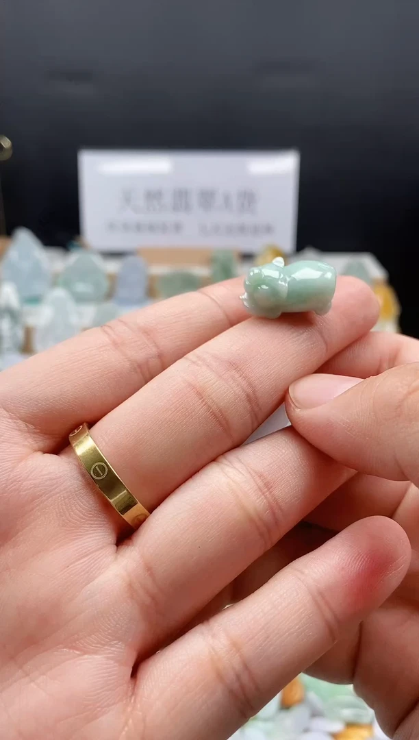 翡翠未镶嵌吊坠(不含链)83小猪