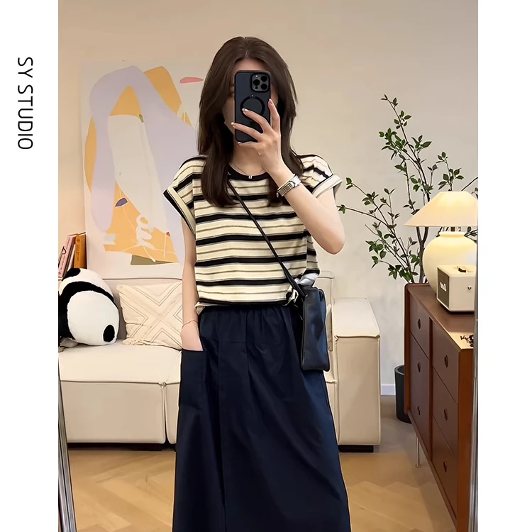 2025年夏季时尚高级感条纹短袖针织衫搭配高腰A字工装半裙两件套