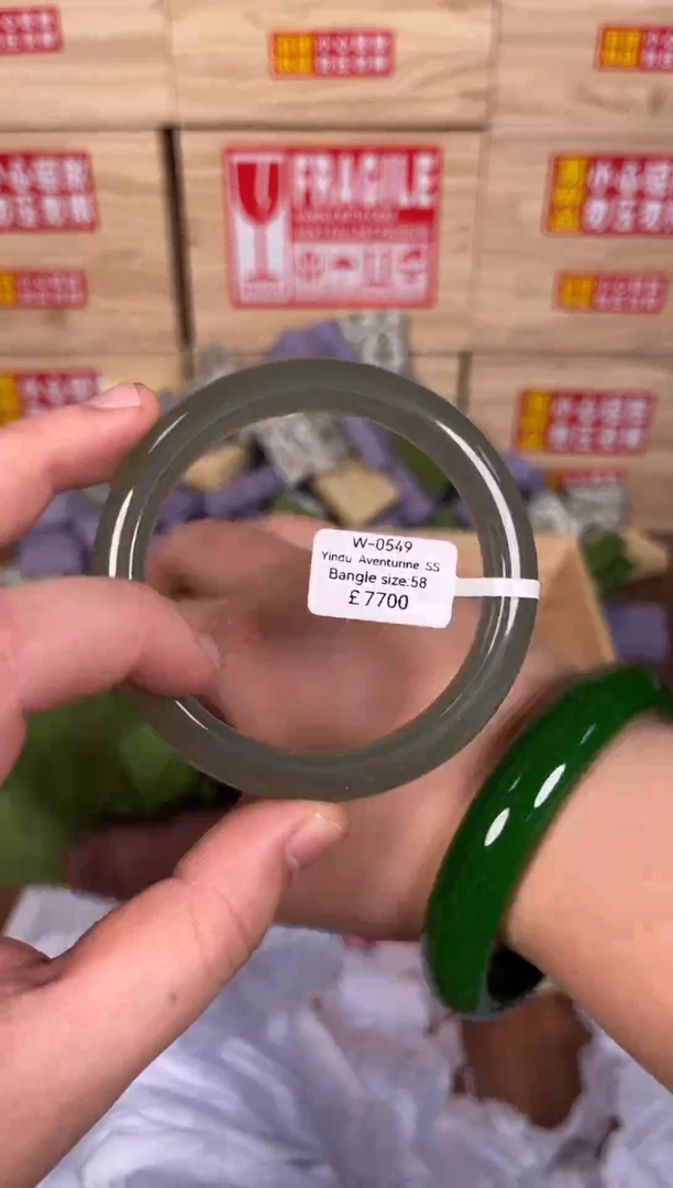 未镶嵌手镯石英质玉W0549