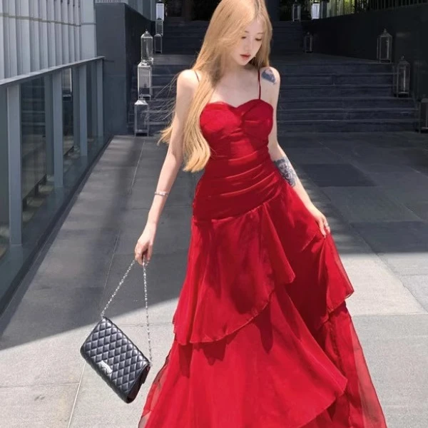 法式复古红色设计感收腰荷叶边大裙摆吊带连衣裙新疆西北沙漠长裙