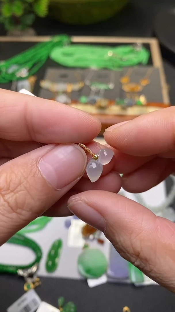 颈饰18K金镶嵌翡翠净货33305