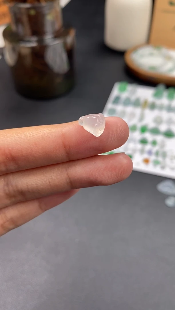 翡翠未镶嵌颈饰翡翠冰种莲蓬