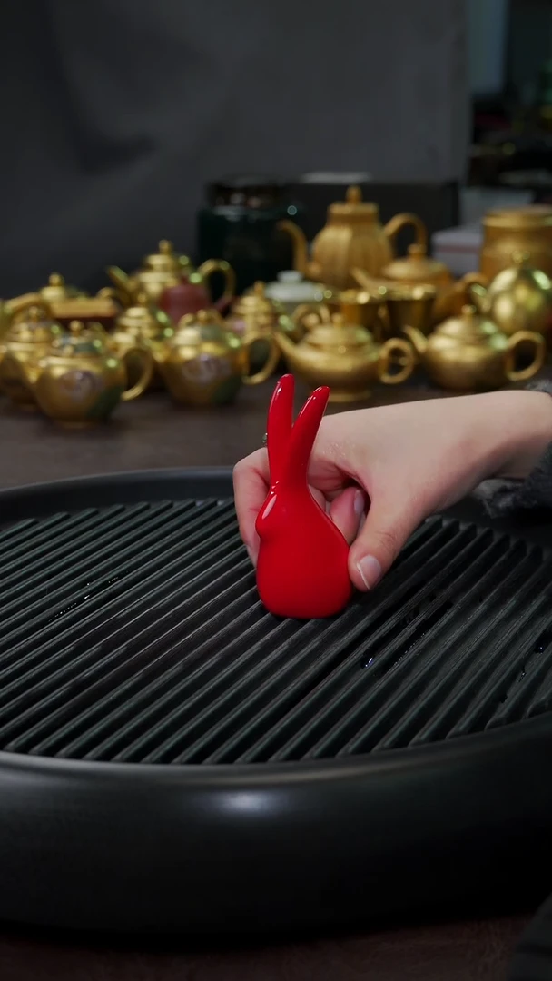 【闪购商品】杯【宜景窑中国红】兔子