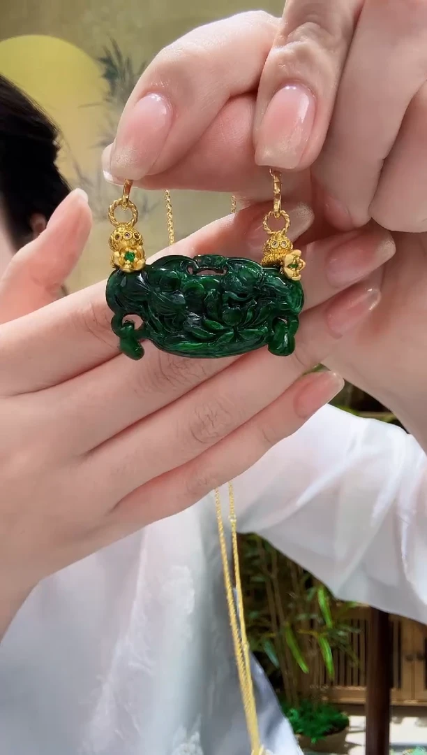 颈饰未镶嵌翡翠吊坠