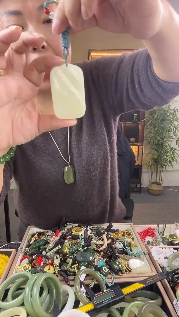 颈饰未镶嵌石英岩玉多样性拍一发一  1.27