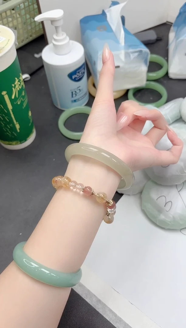 未镶嵌手镯石英质玉121-59.1