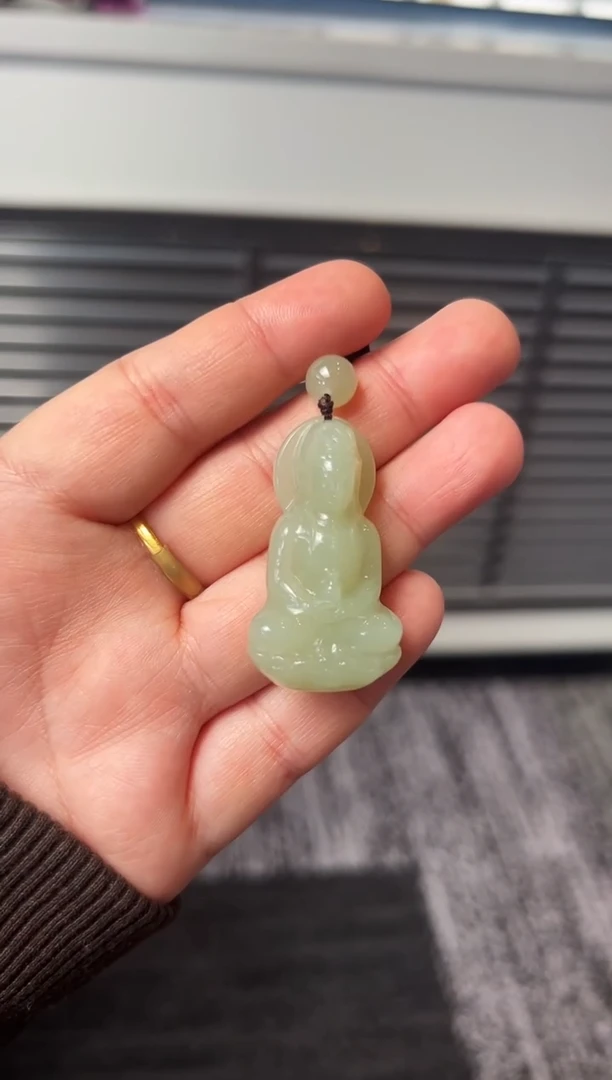 吊坠(赠链)未镶嵌和田玉青白观音吊坠
