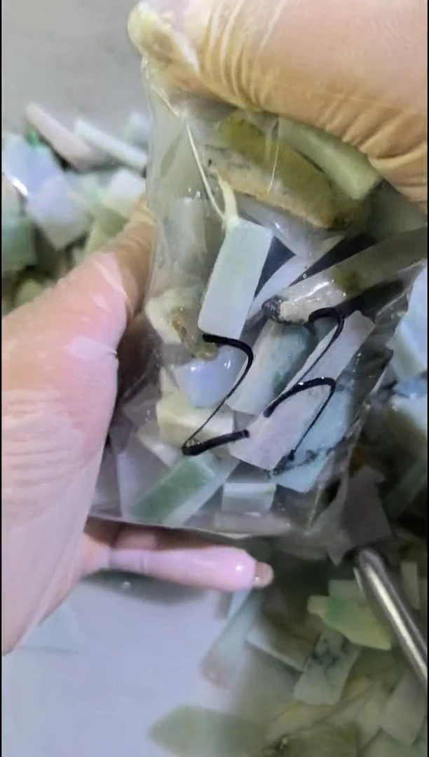 【闪购商品】翡翠颈饰未镶嵌天然翡翠中号500克23