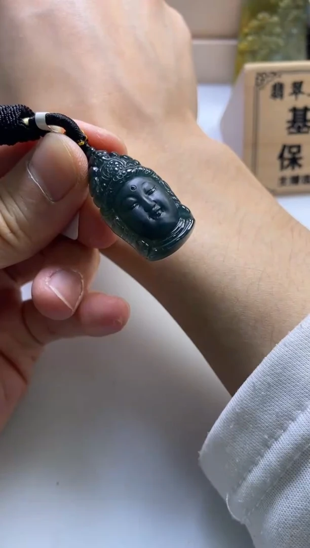 颈饰未镶嵌翡翠