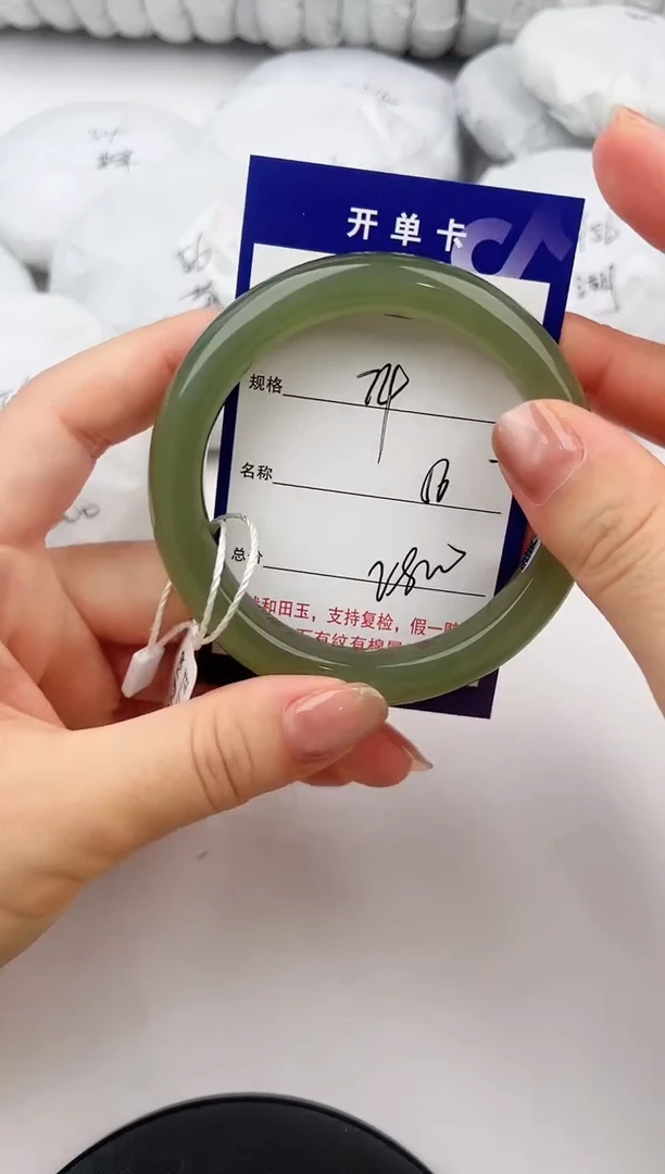 和田玉手镯未镶嵌74颜色微差无瑕疵