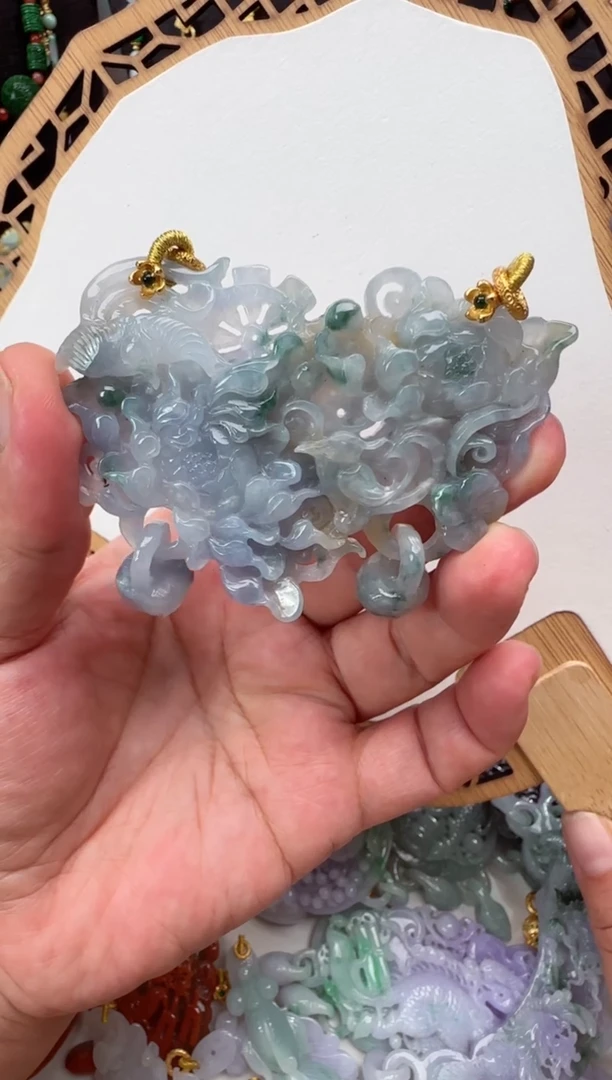 颈饰未镶嵌翡翠吊坠