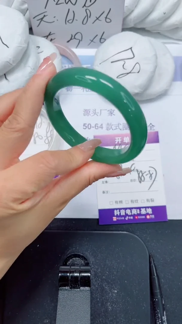 未镶嵌手镯石英质玉144-56.4