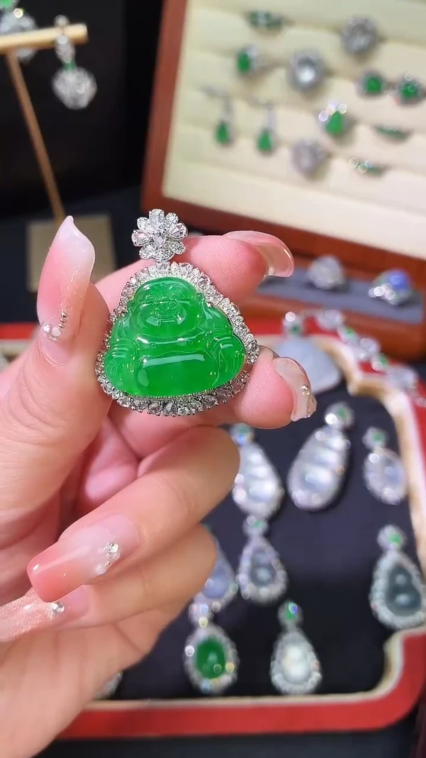 18K金镶嵌翡翠耳饰佛公