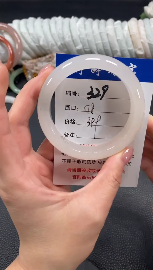 未镶嵌手镯石英质玉58