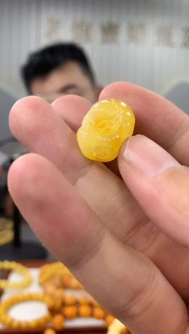 【闪购商品】琥珀裸石未镶嵌吊坠