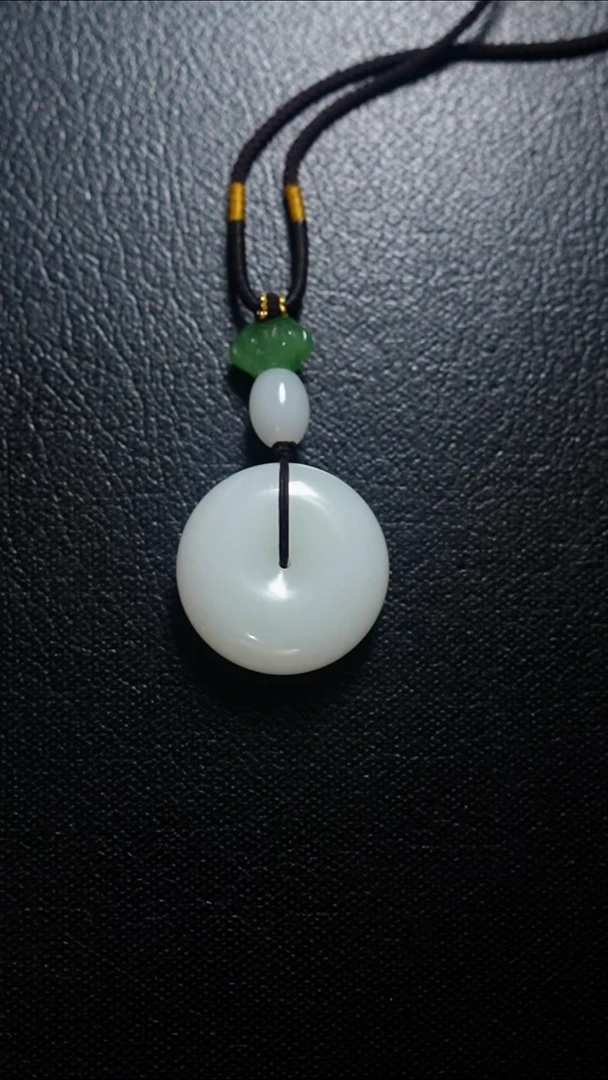 颈饰未镶嵌和田玉平安扣