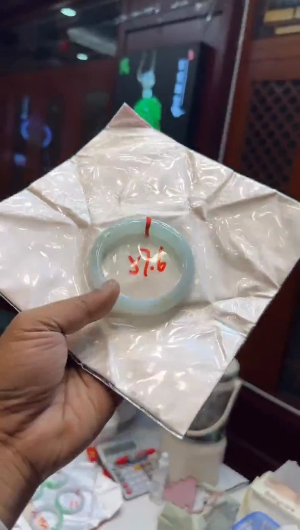 未镶嵌手镯翡翠手镯