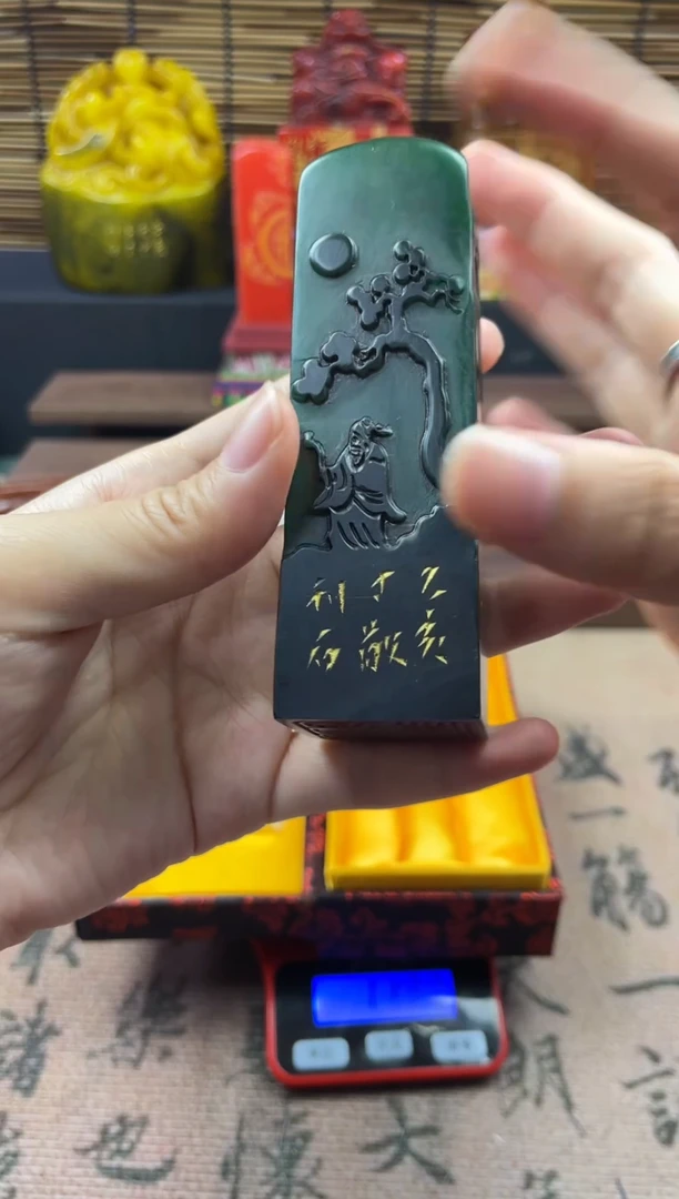 寿山石印石绝绿薄意雕正章