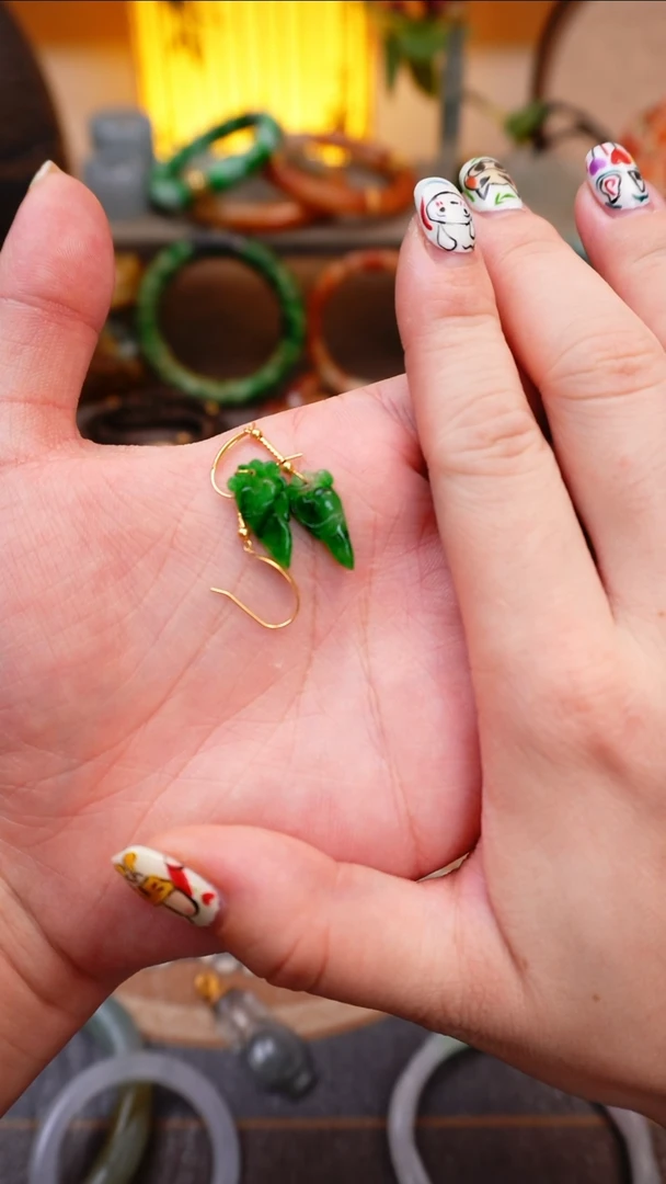 翡翠未镶嵌颈饰用****4老翡翠绿耳饰
