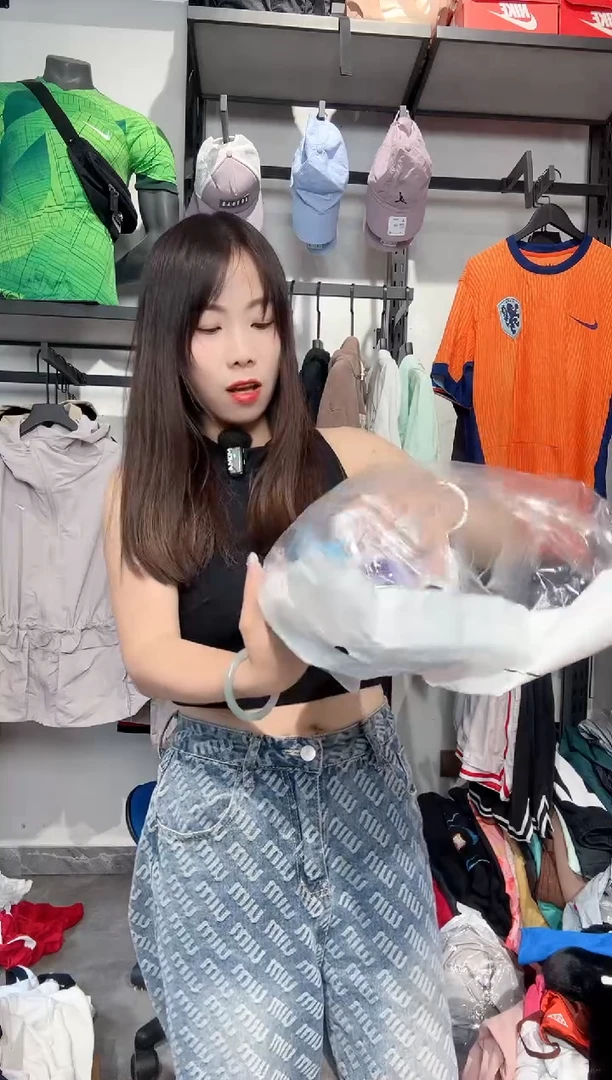 1232       编码 瑕疵款直播间过款为准 尺码 无售后 9双