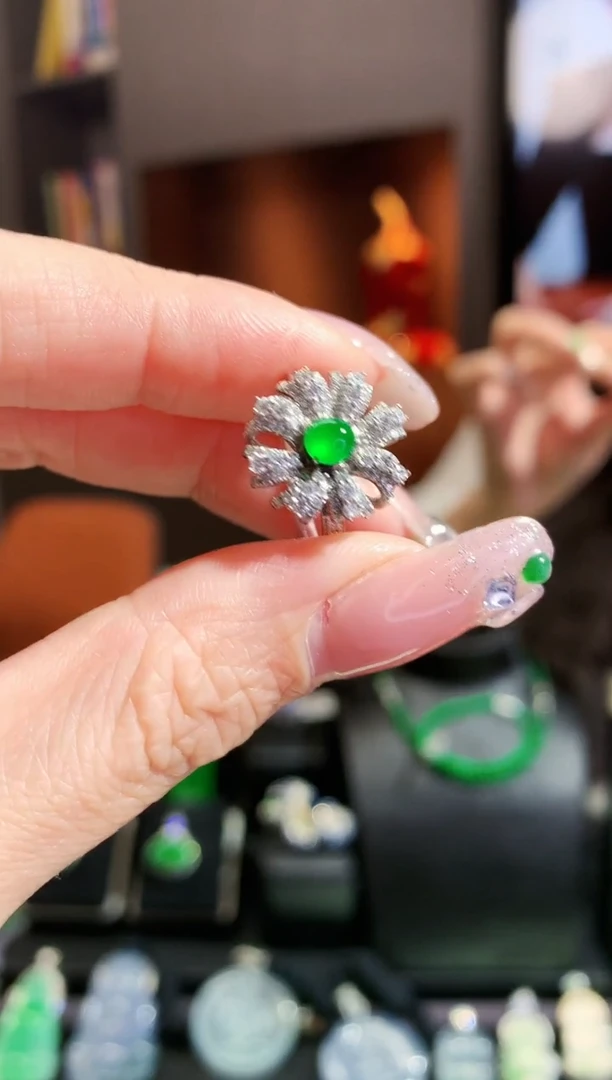 【闪购商品】翡翠耳饰18K金镶嵌耳饰