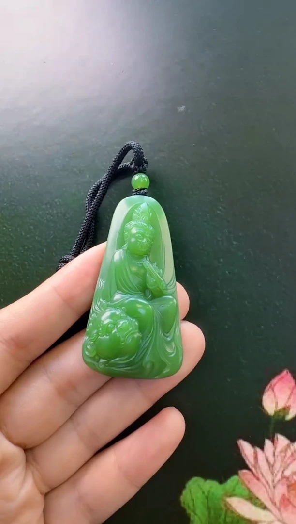 颈饰未镶嵌和田玉吊坠