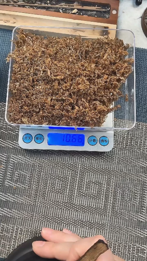 沉香天然菩萨沉香勾丝10g