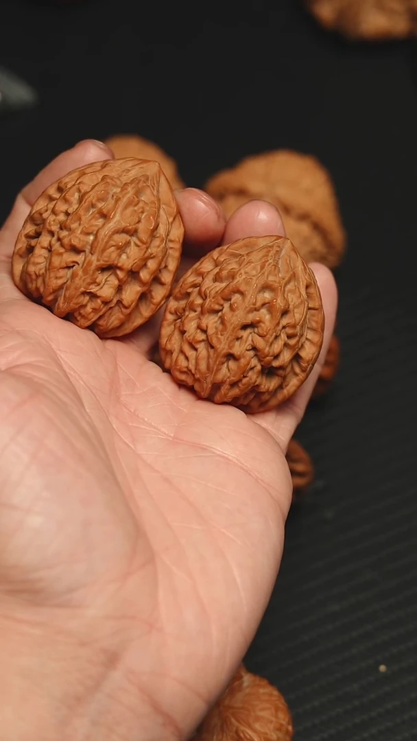 吊坠文玩核桃冰**下41.5 红锦鲤全品无修三角状