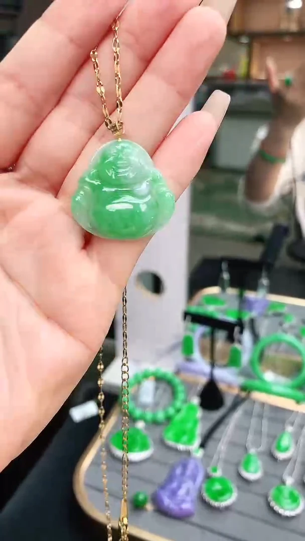 颈饰18K金镶嵌翡翠赠礼盒证书