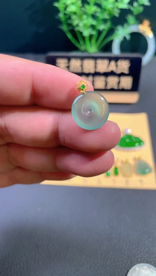 颈饰18K金镶嵌翡翠翡翠