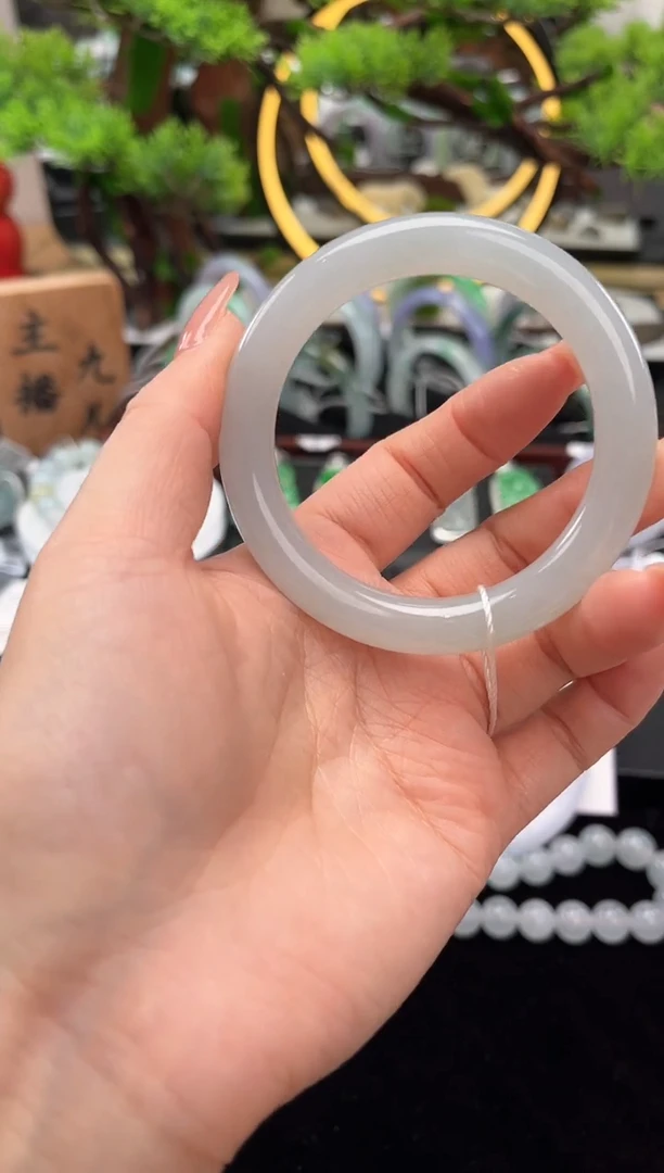 未镶嵌手镯翡翠手镯