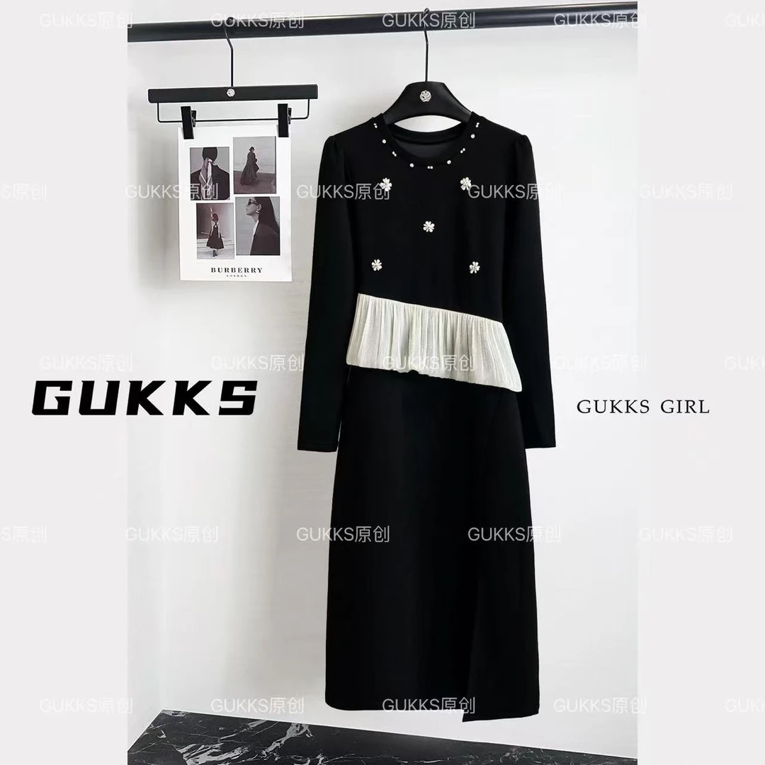 GUKKS/法式复古花朵腰线百褶拼接设计黑色长袖连衣裙GK835