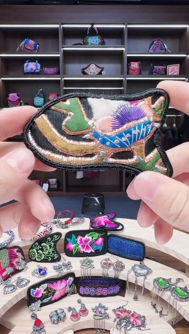 织绣49蒙阿苏苗绣传承店