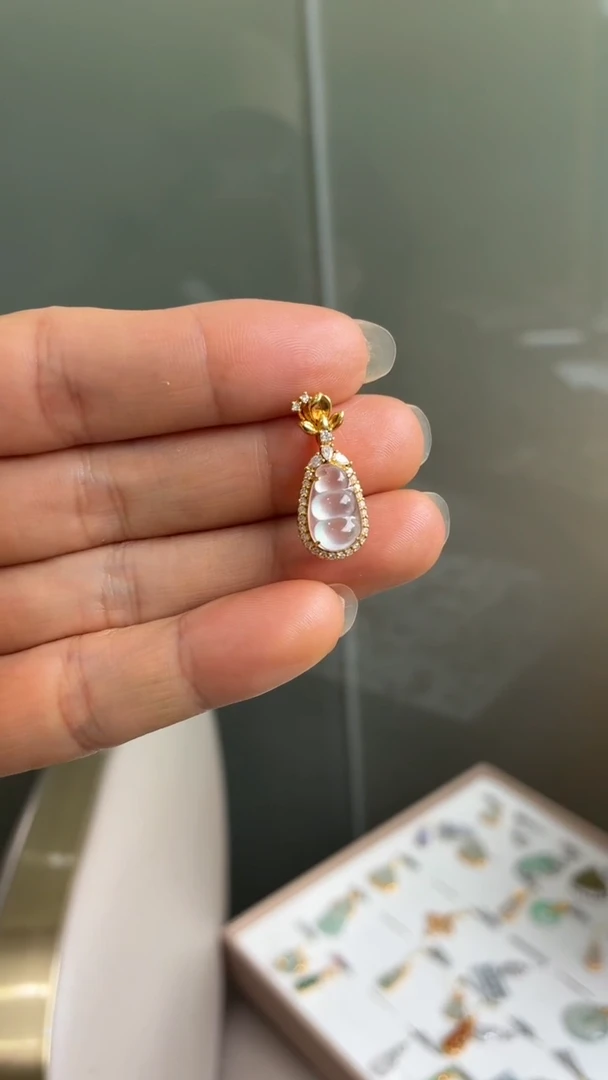 颈饰18K金镶嵌翡翠天然翡翠A货