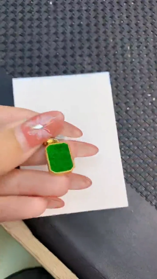 颈饰未镶嵌翡翠1