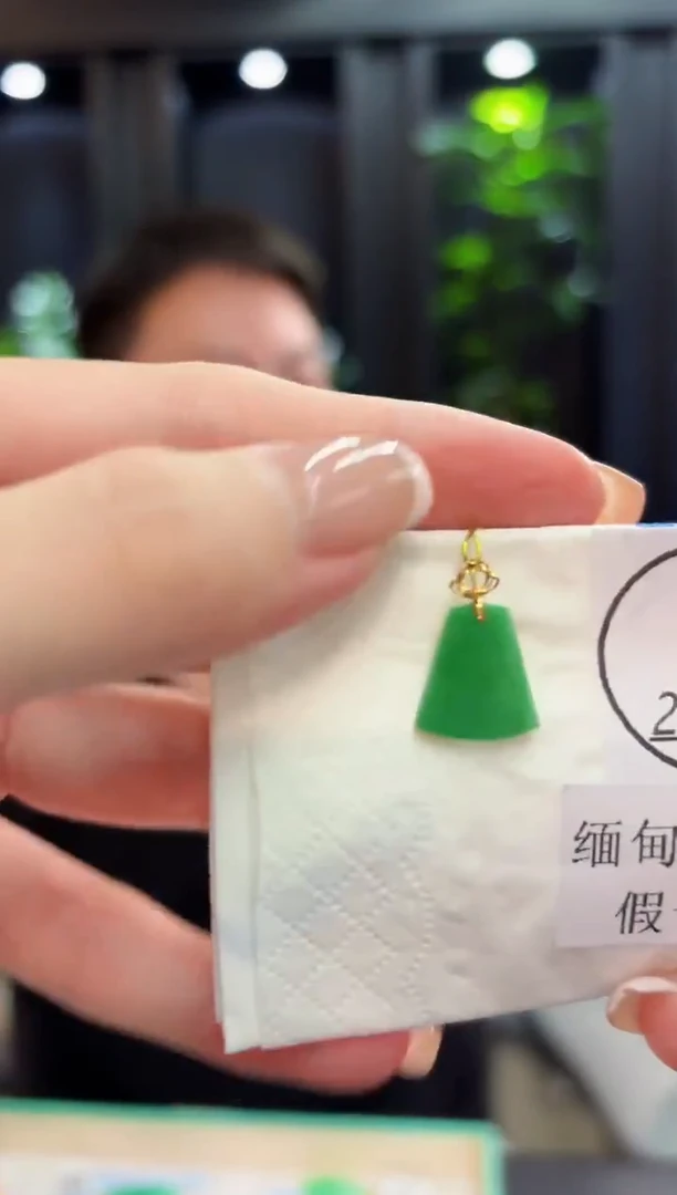 颈饰18K金镶嵌翡翠 缅料A货/支持复检/一件