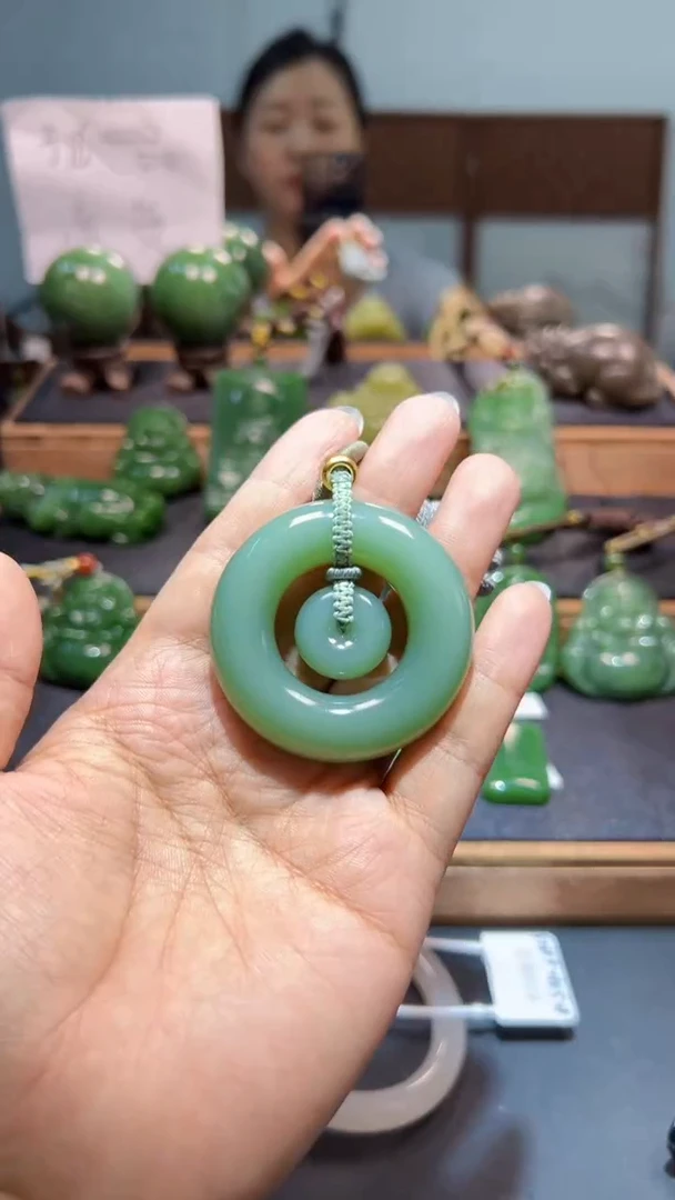 颈饰未镶嵌和田玉（碧玉）1