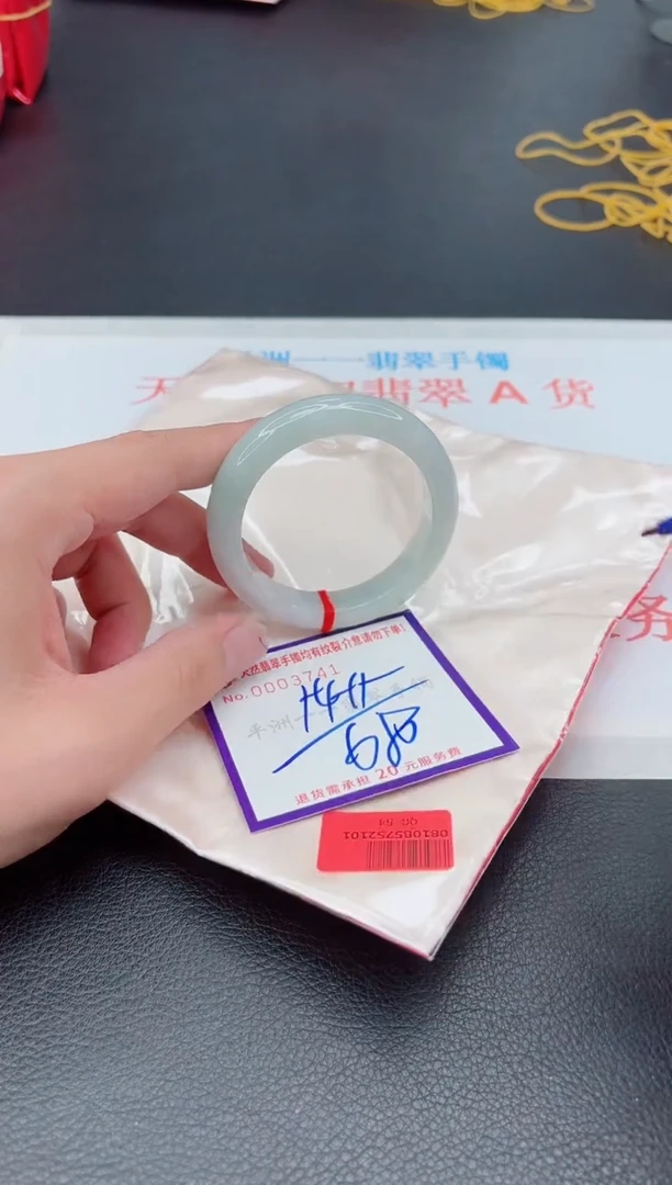 翡翠手镯未镶嵌1