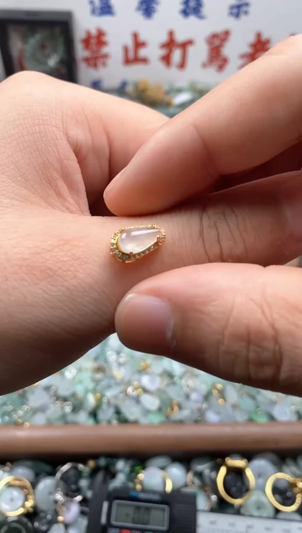 【闪购商品】翡翠颈饰未镶嵌哥哥