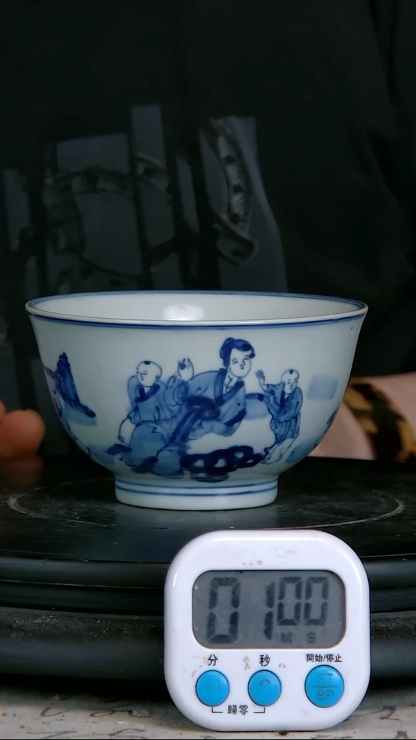 这青花精绘人物图碗