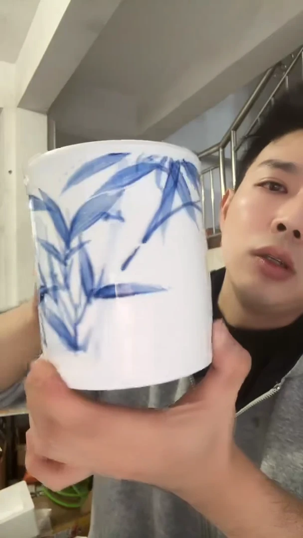 新款手绘笔筒手绘笔筒