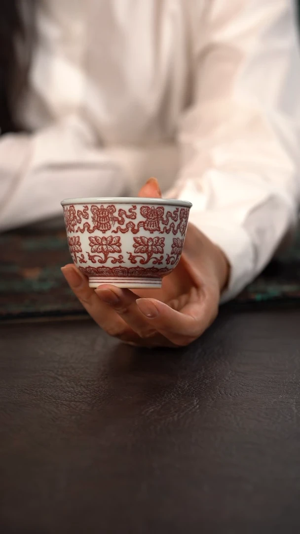 贵红窑釉里红莲托八宝直口杯