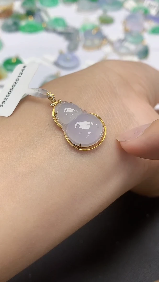 翡翠18K金镶嵌颈饰天然缅甸a货翡翠