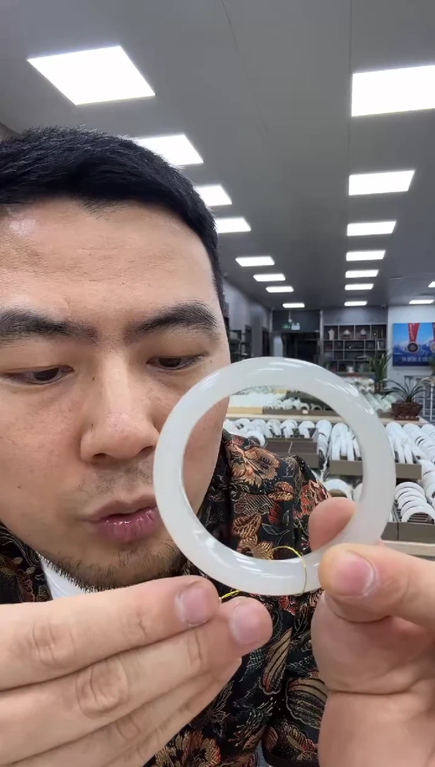 【闪购商品】和田玉手镯未镶嵌56  100