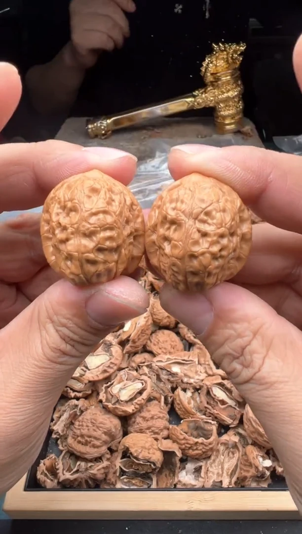 【闪购商品】桃核把件28左右小手捻战甲随机发一对