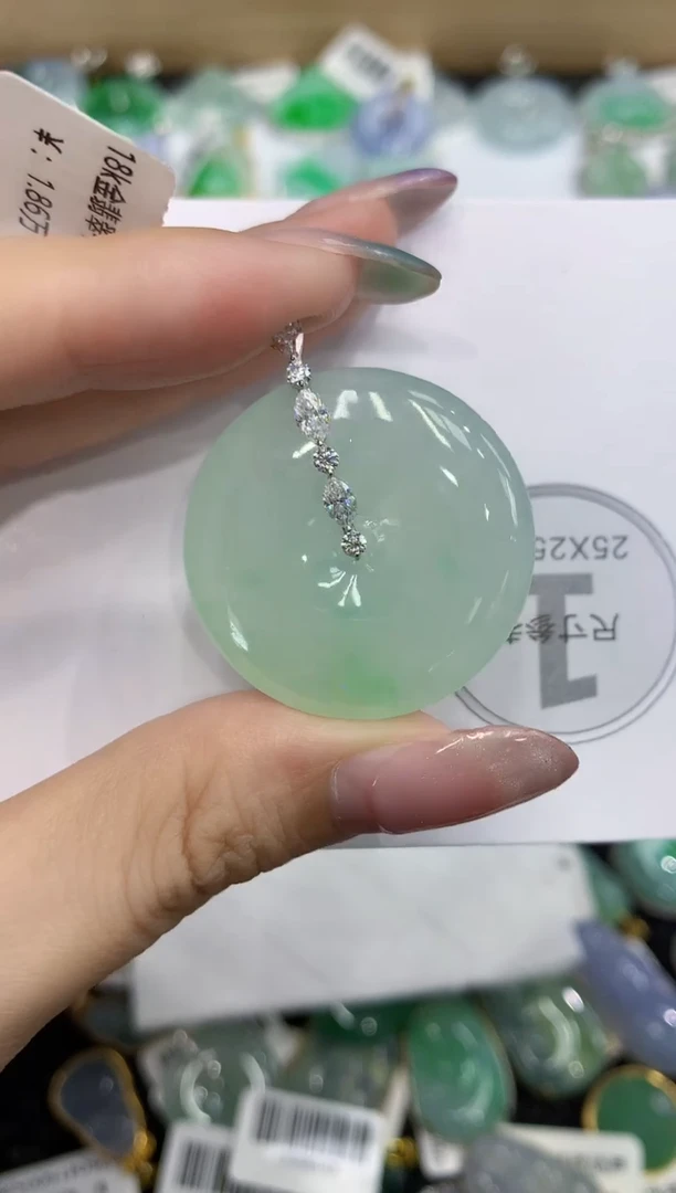 翡翠18K金镶嵌颈饰111111111111