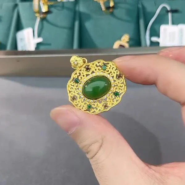 18k菠菜绿吊坠经典款LC538