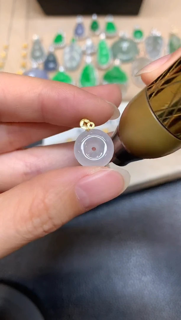 颈饰18K金镶嵌翡翠平安扣【无服务费