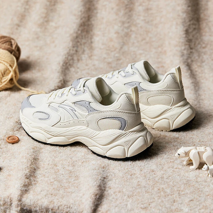 安踏小千禧丨低帮厚底休闲鞋女2025新款百搭运动鞋流光风跑步鞋